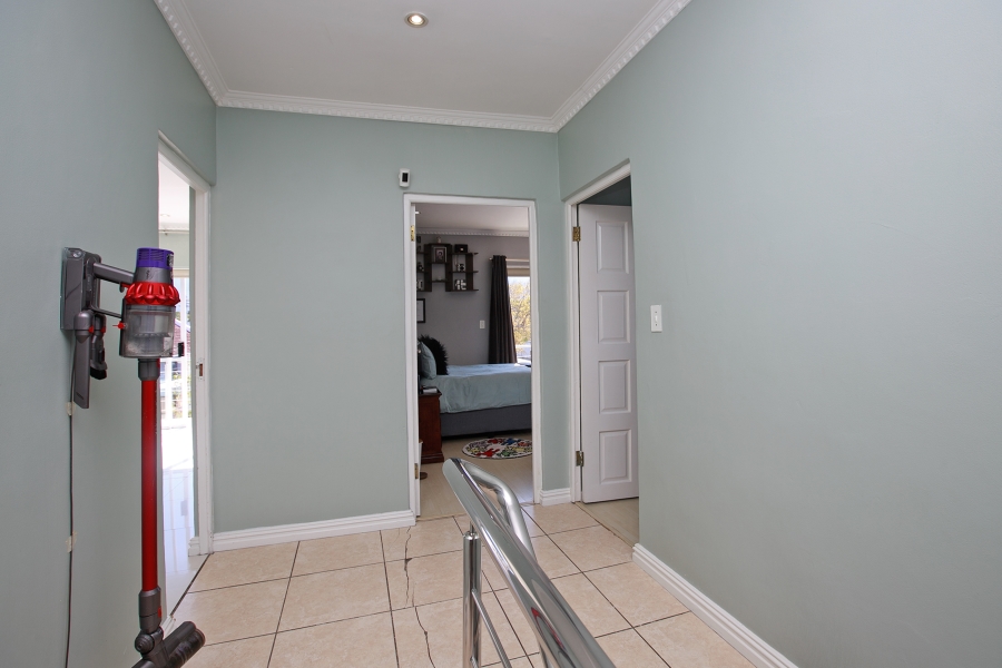 5 Bedroom Property for Sale in Claremont Western Cape